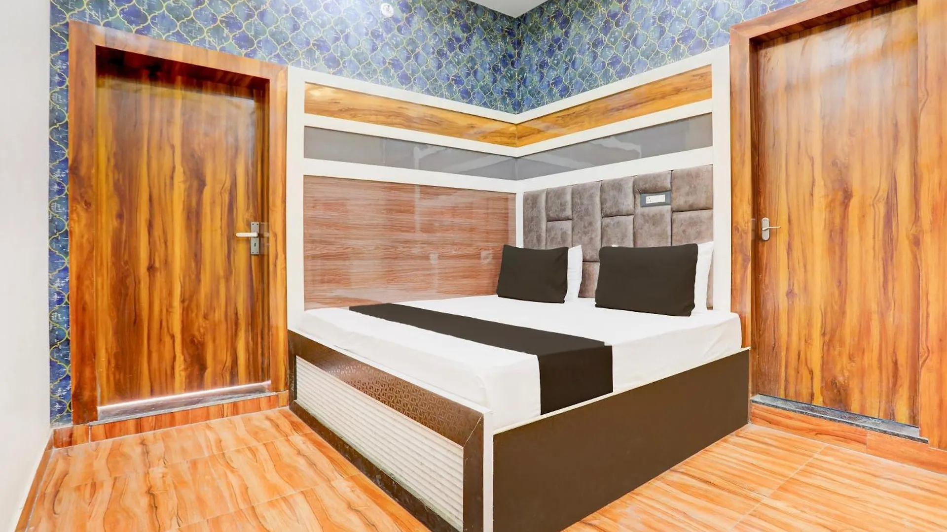 ***  Hotel O Lakshya Palace Agra  India