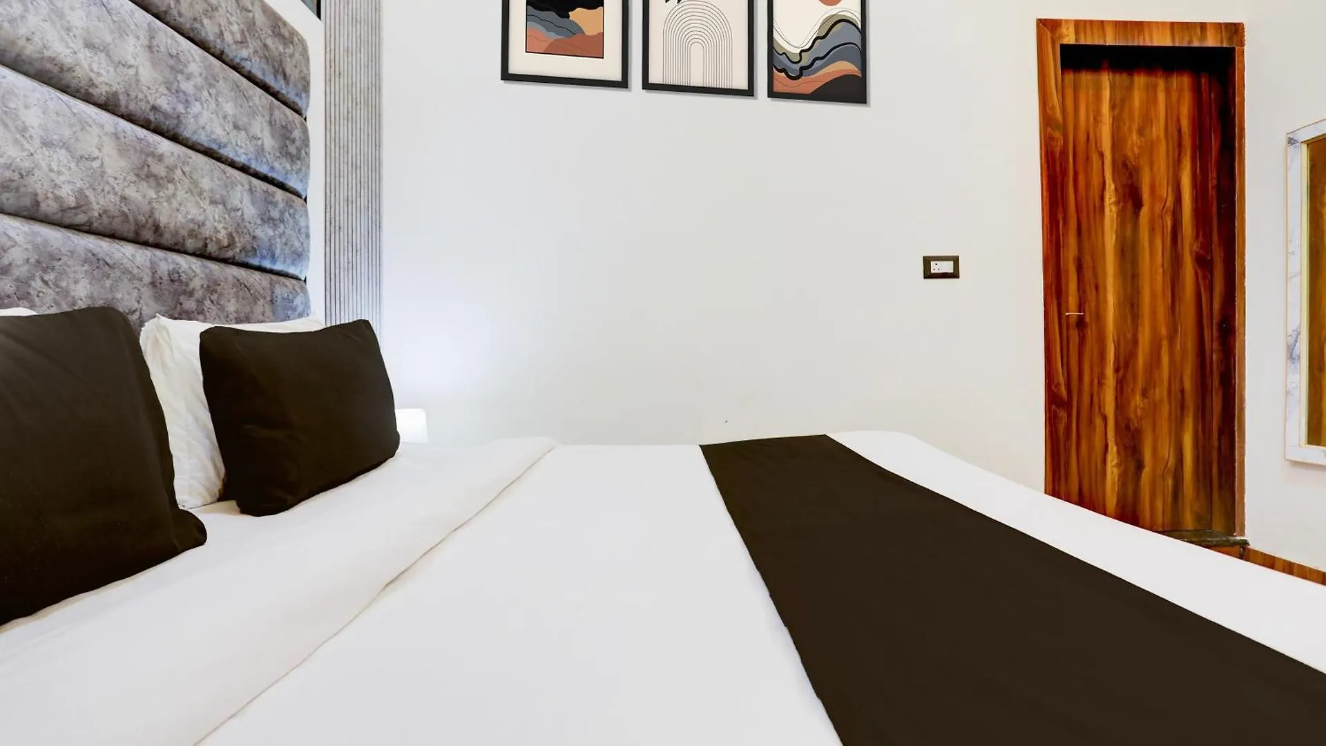 Hotel O Lakshya Palace Agra