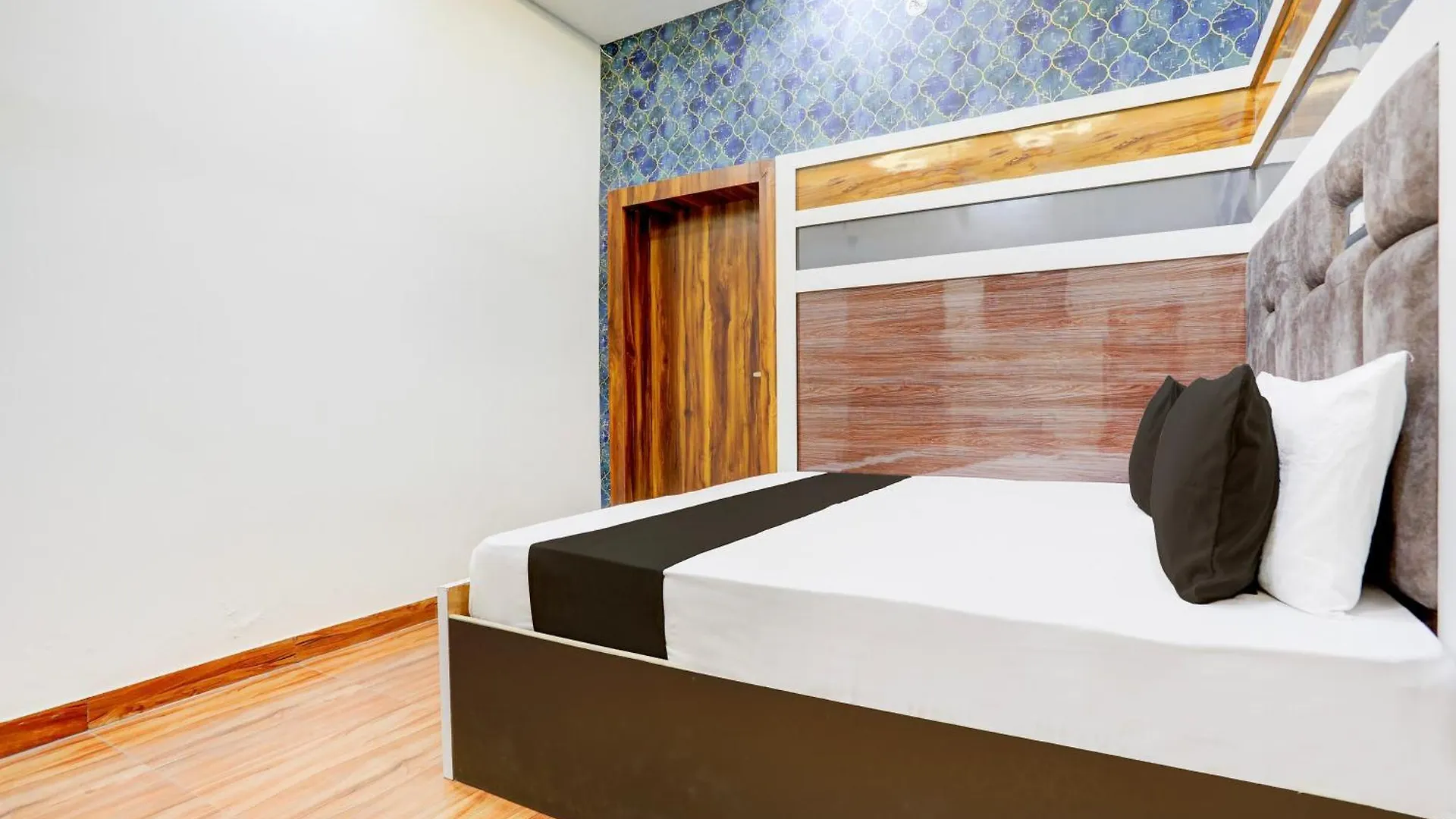 Hotel O Lakshya Palace Agra