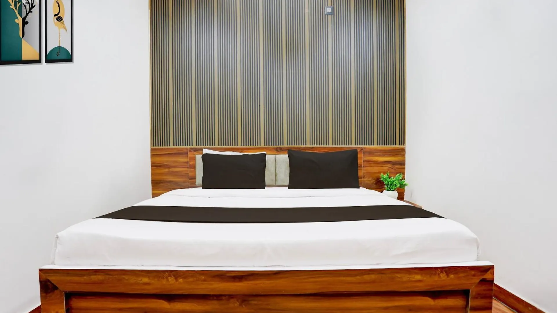 Hotel O Lakshya Palace Agra